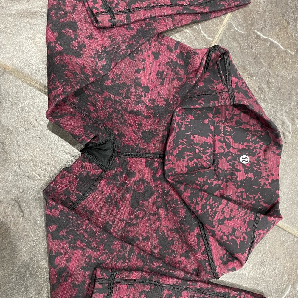 LIKE NEW Maroon and black print lululemon leggings